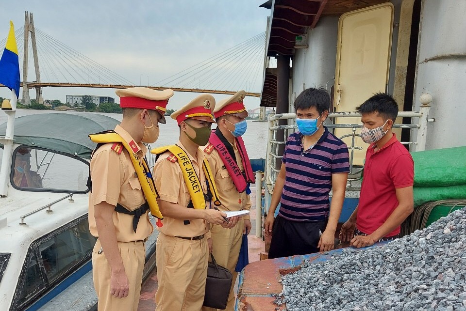 Tuyên truyền trật tự an toàn giao thông đường thủy tới 20.500 lượt người